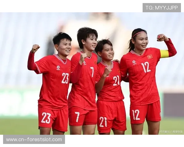 越南足球夺冠引发国内欢庆，足球运动社会影响力凸显